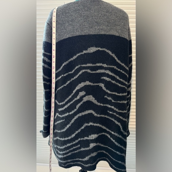 Elisabetta Collection. Cardigan/ Sweater Coat. - Picture 2 of 7